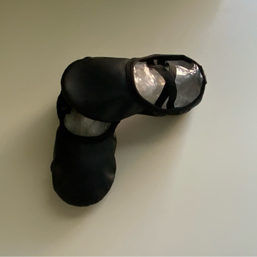 Toddler Ballet Shoes. Black. Unisex. Size 10.5 Excellent condition.